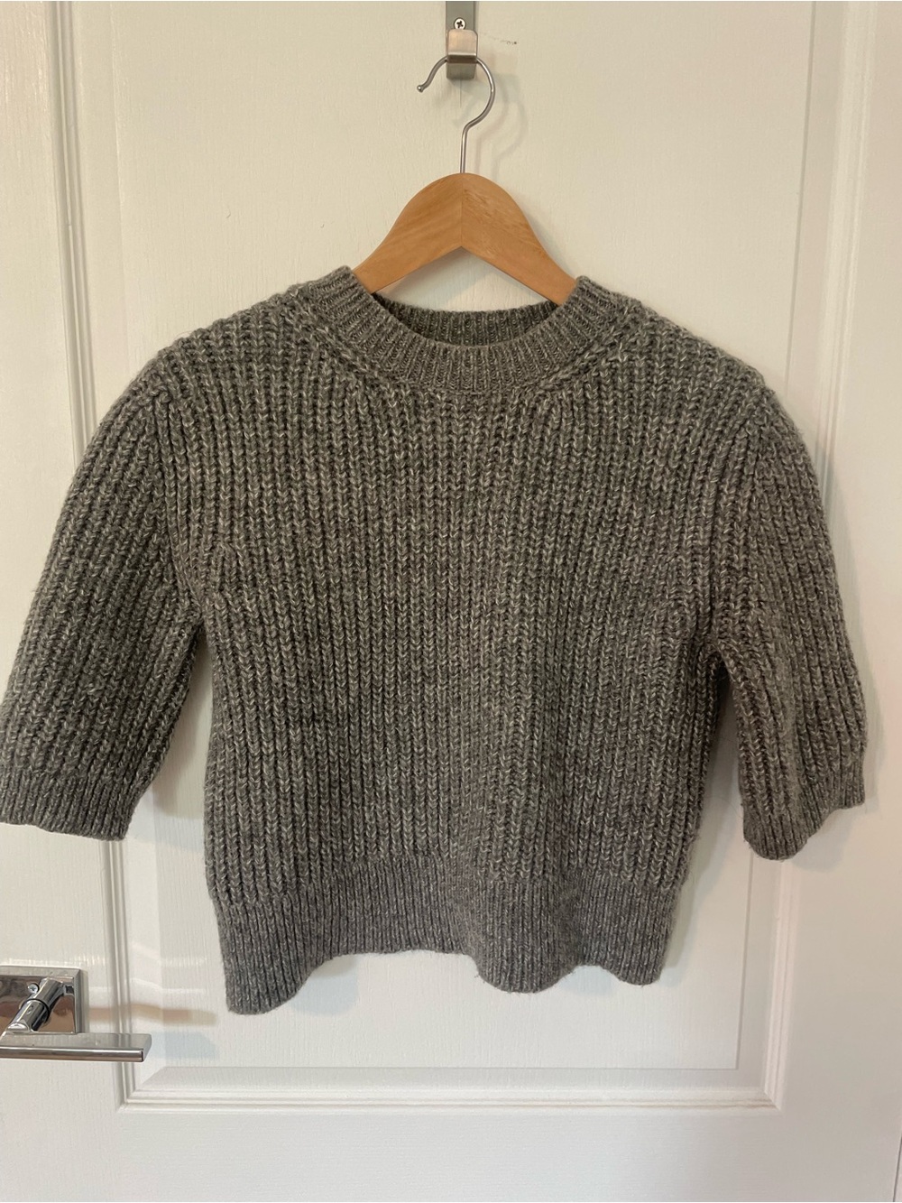 H&M Gray Ribbed Crewneck Short-Sleeve Sweater